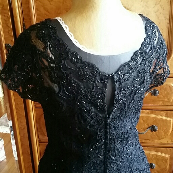 - Niemann Marcus Carmen Marc Valvo Beaded Black Dress  Host Pick - Picture 4 of 9